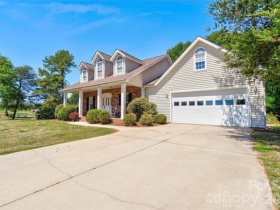 2nd image of 103 Whitetail Dr