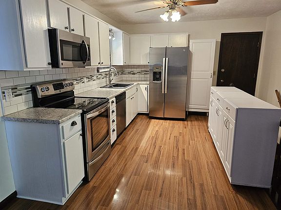 3rd image of 620 Scott Ave