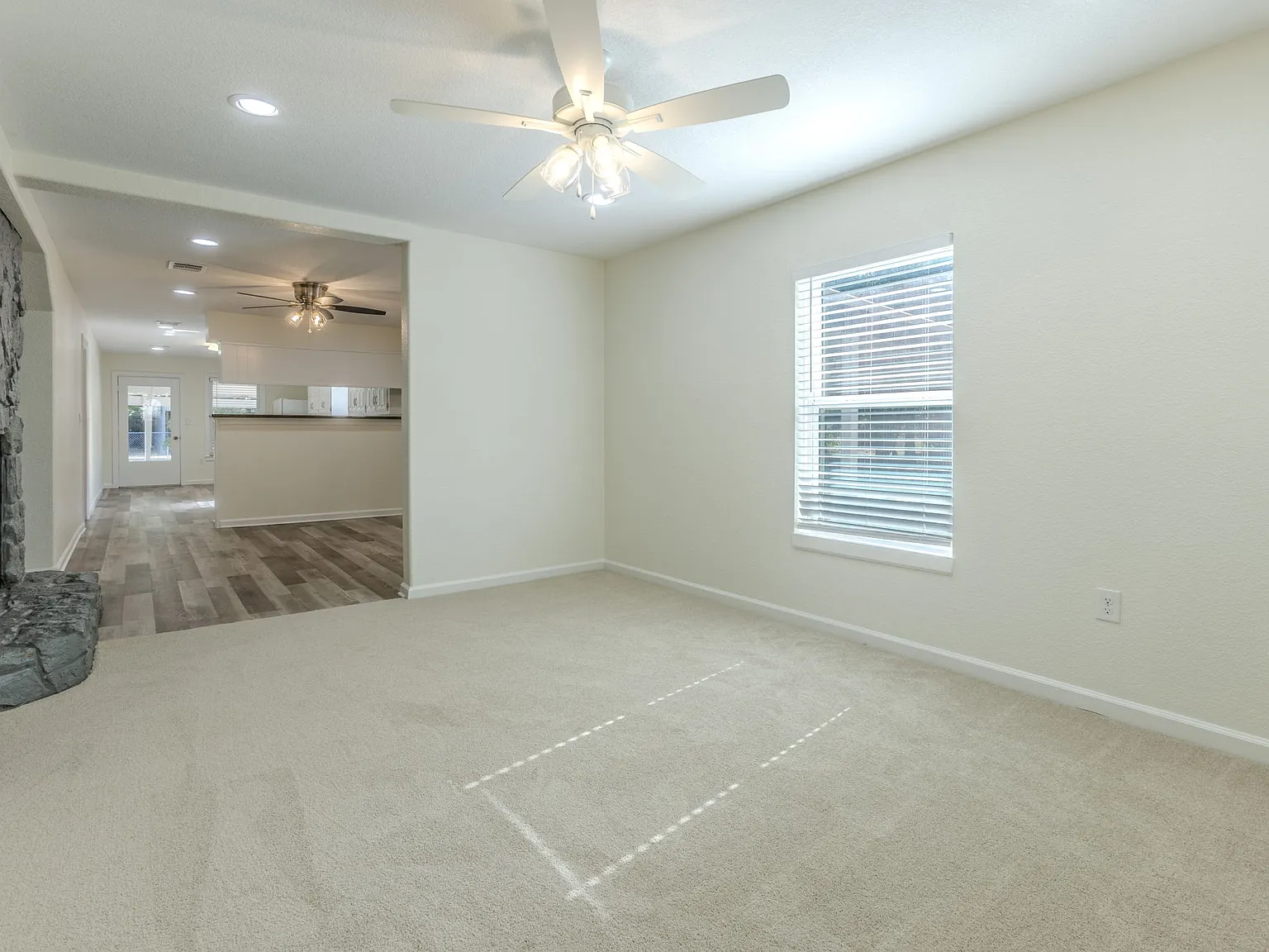 3 bed, 2000 sqft, $2,200 — Photo 4