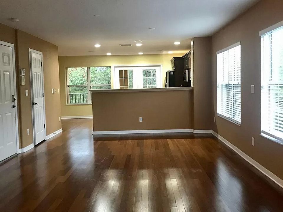 1st image of 528 Vincinda Crest Way