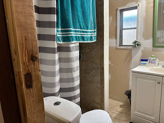 5th image of 1006 Pine Ave #100