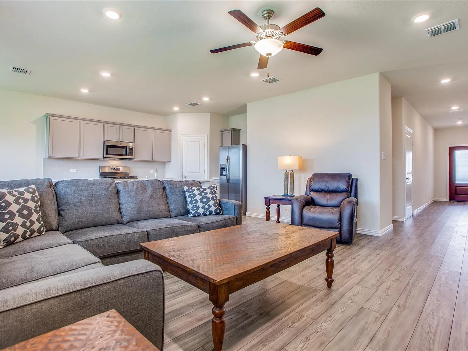 3 bed, 1579 sqft, $1,999 — Photo 4