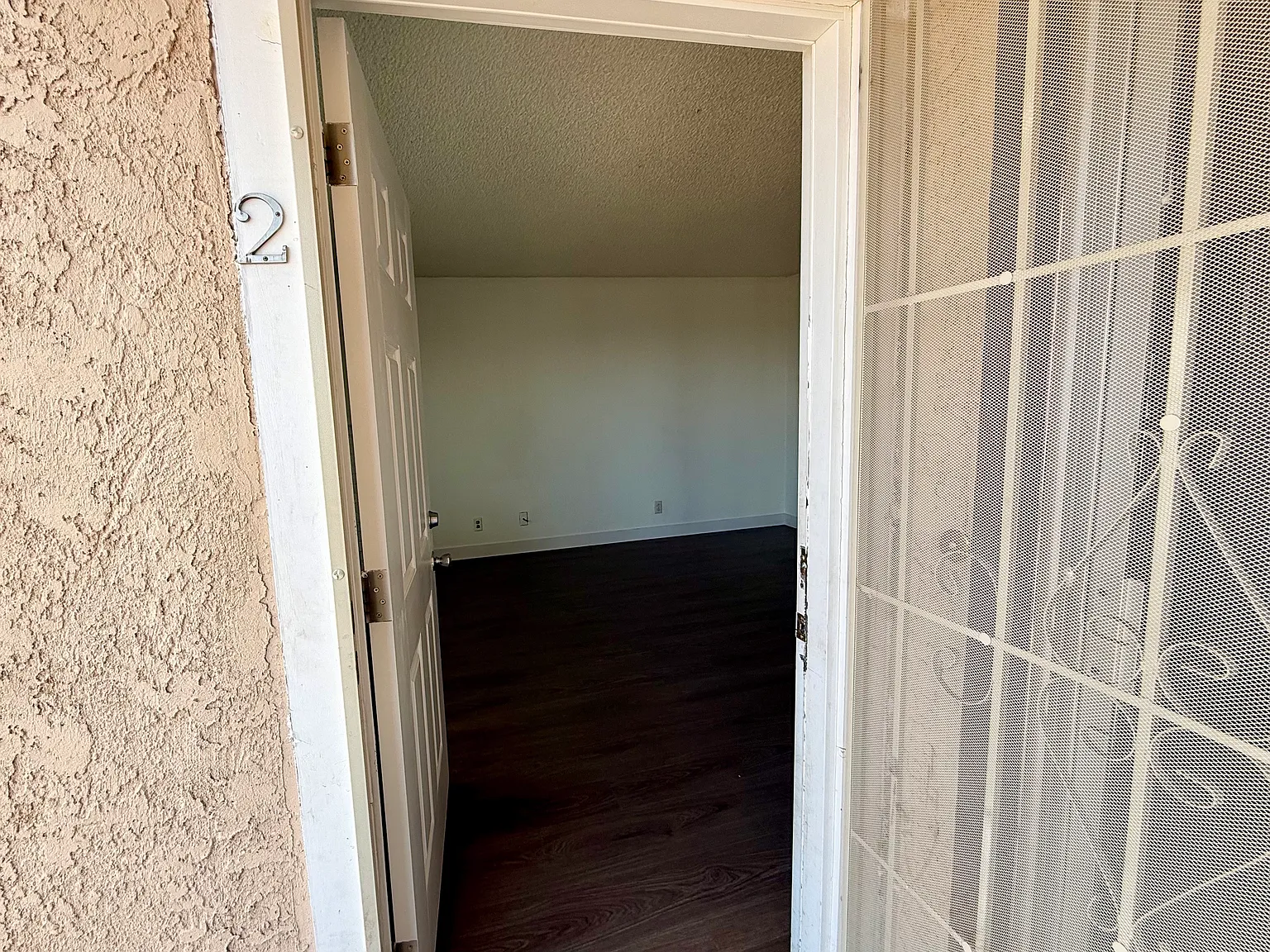 2 bed, 923 sqft, $1,050 — Photo 1