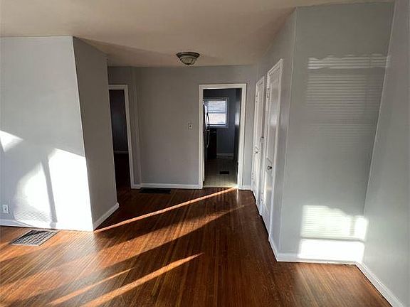 4th image of 3842 E Pleasant Run Parkway North Dr