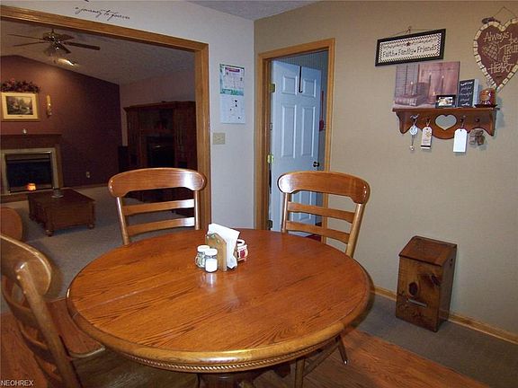 5th image of 1072 Canterbury Way Dr