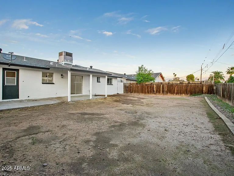 925 E 7th Dr — Photo 17