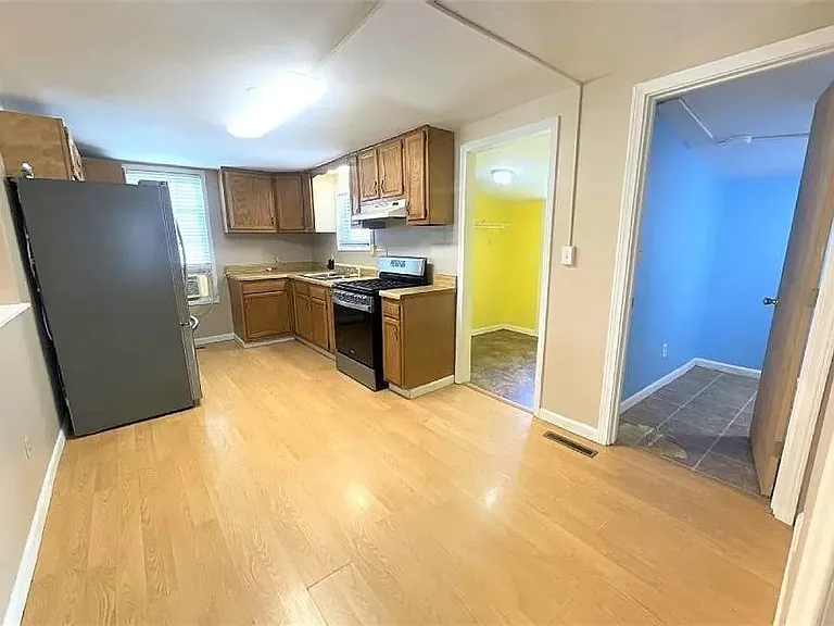 609 Poplar Ave — Photo 7
