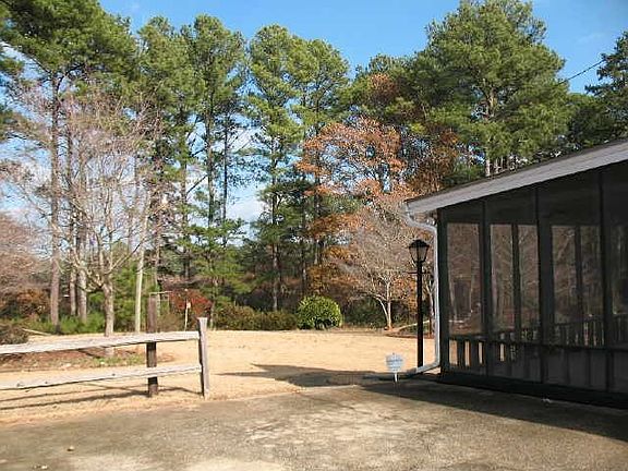 2nd image of 2376 Country Club Dr SE
