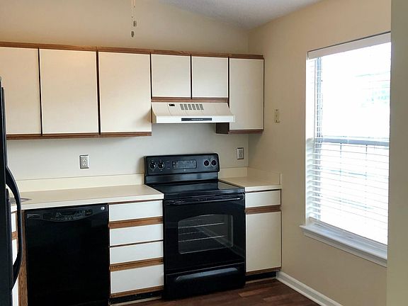 3rd image of 604 Shoreham Ct APT 301