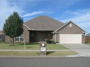 2009 Oak Dr, Moore, OK 73170