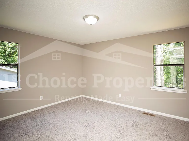 3142 Sleepy Hollow Dr — Photo 10