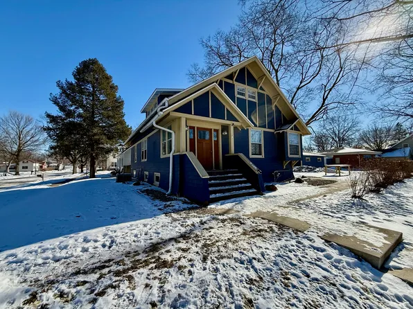 422 5th St NW, Waverly, IA 50677