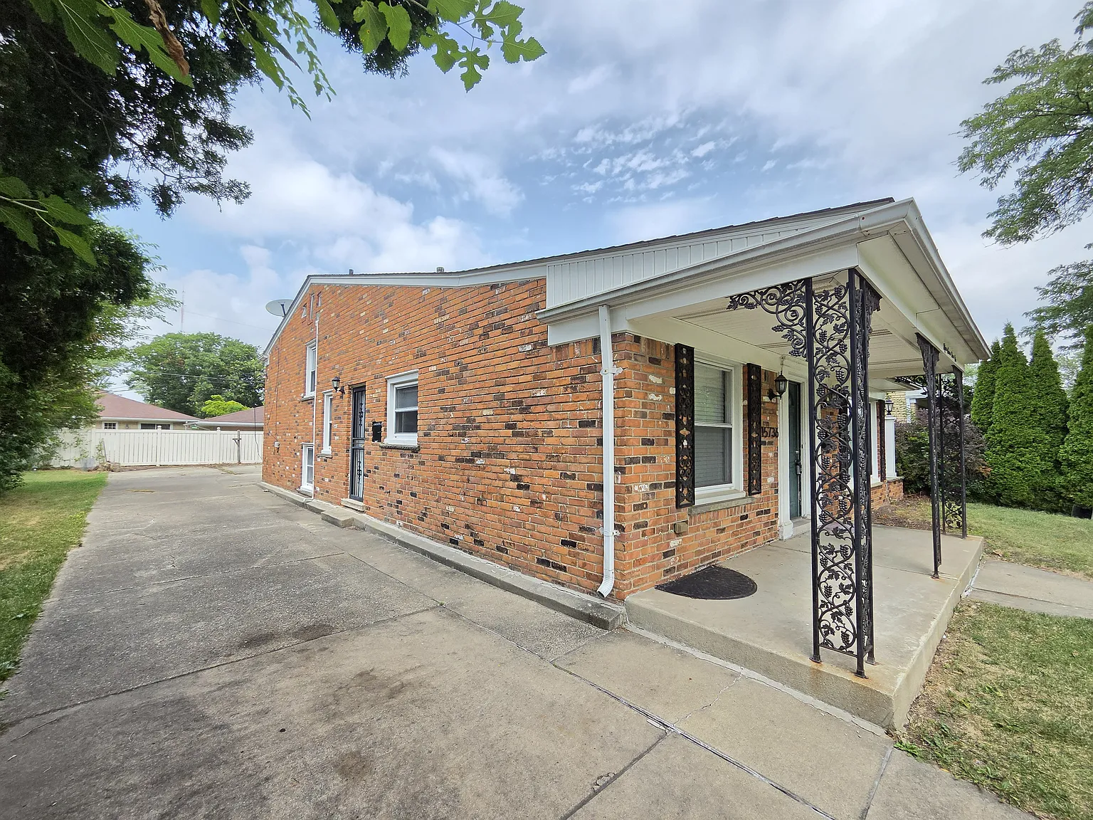4 bed, 1933 sqft, $2,100 — Photo 4