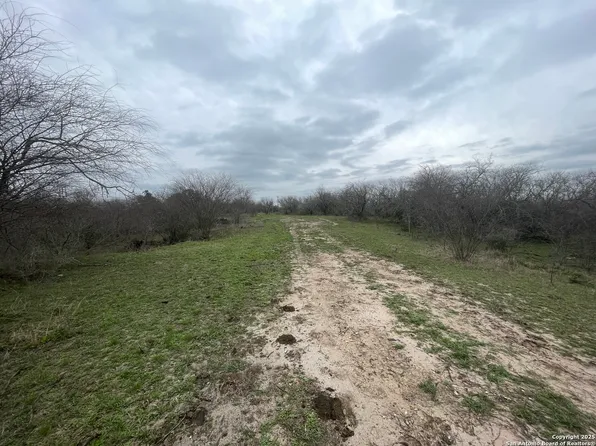 5073 S FM 81, Runge, TX 78151