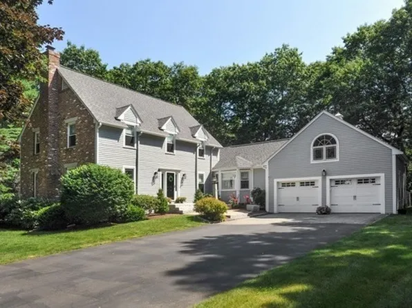 24 Cobble Knoll Dr, South Walpole, MA 02071