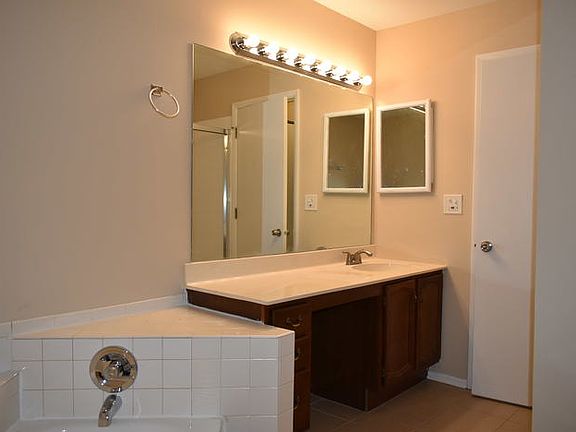 2nd image of 285 Green Knoll Ln