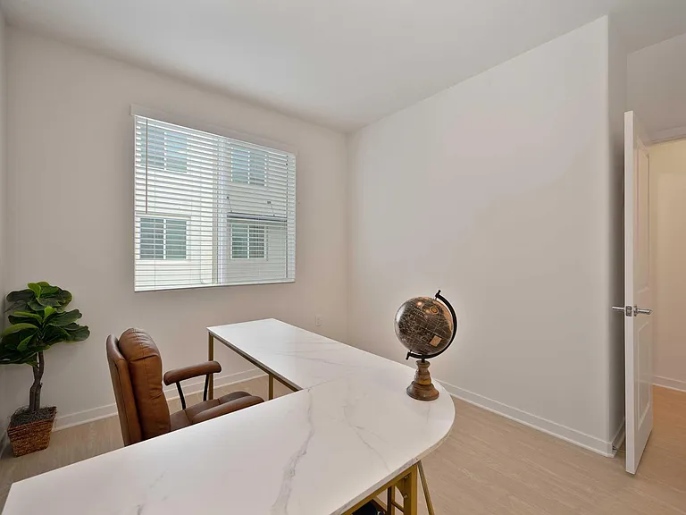 River Gate Townhomes — Photo 13