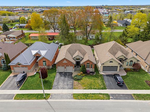 3rd image of 39 McDougall Dr