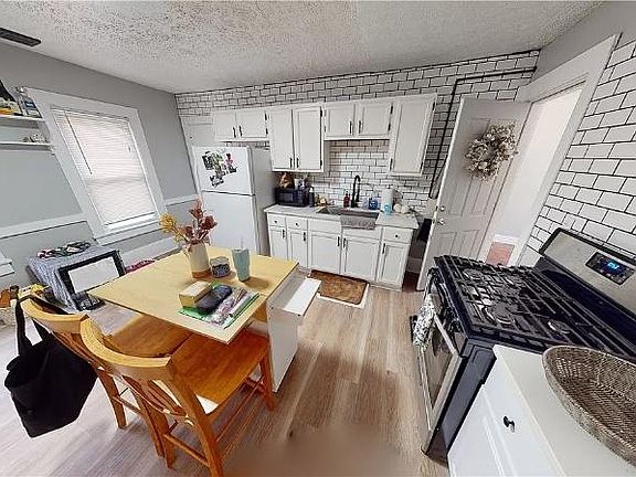 3rd image of 2111 Dowd Ave APT 4