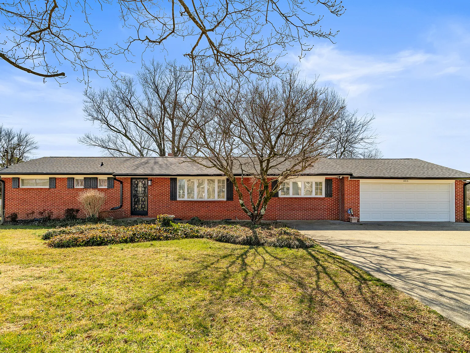 3 bed, 2.5 bath, 2105 sqft, $2,650 — Photo 3