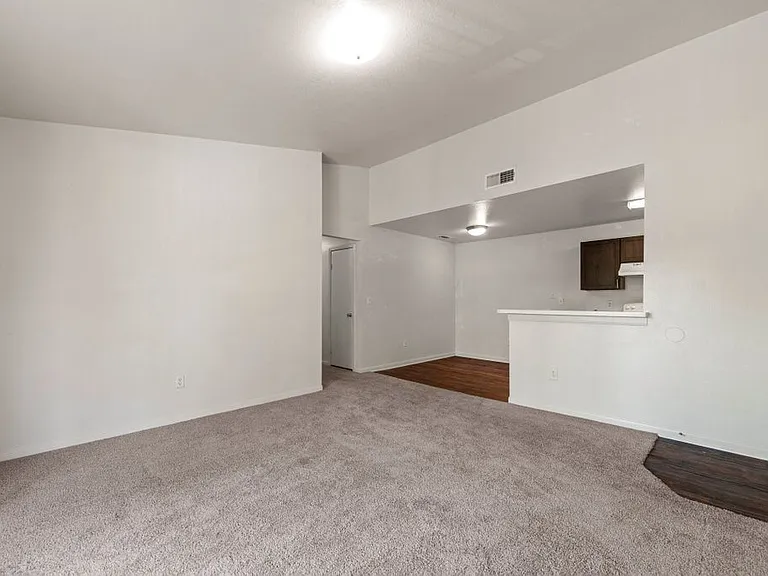 River Oaks Villas Apartments — Photo 16