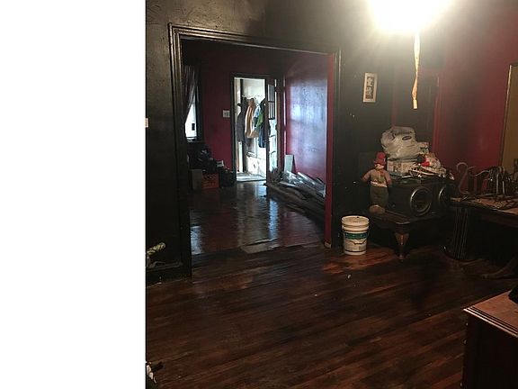 5th image of 411 W Wyoming Ave