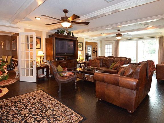 3rd image of 2711 Sandy Lake Dr