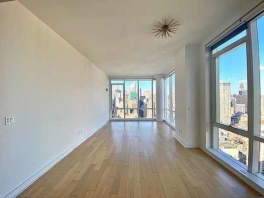 3rd image of 885 6th Ave Penthouse 3A