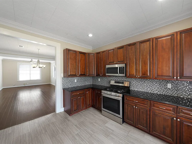 309 Pecore St — Photo 25