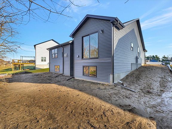 3rd image of 311 Red Bud Dr