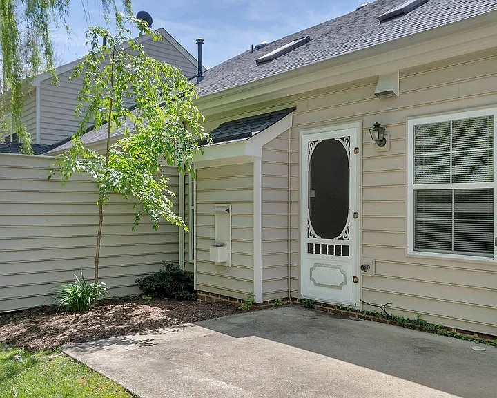 1482 Ashland Dr — Photo 9