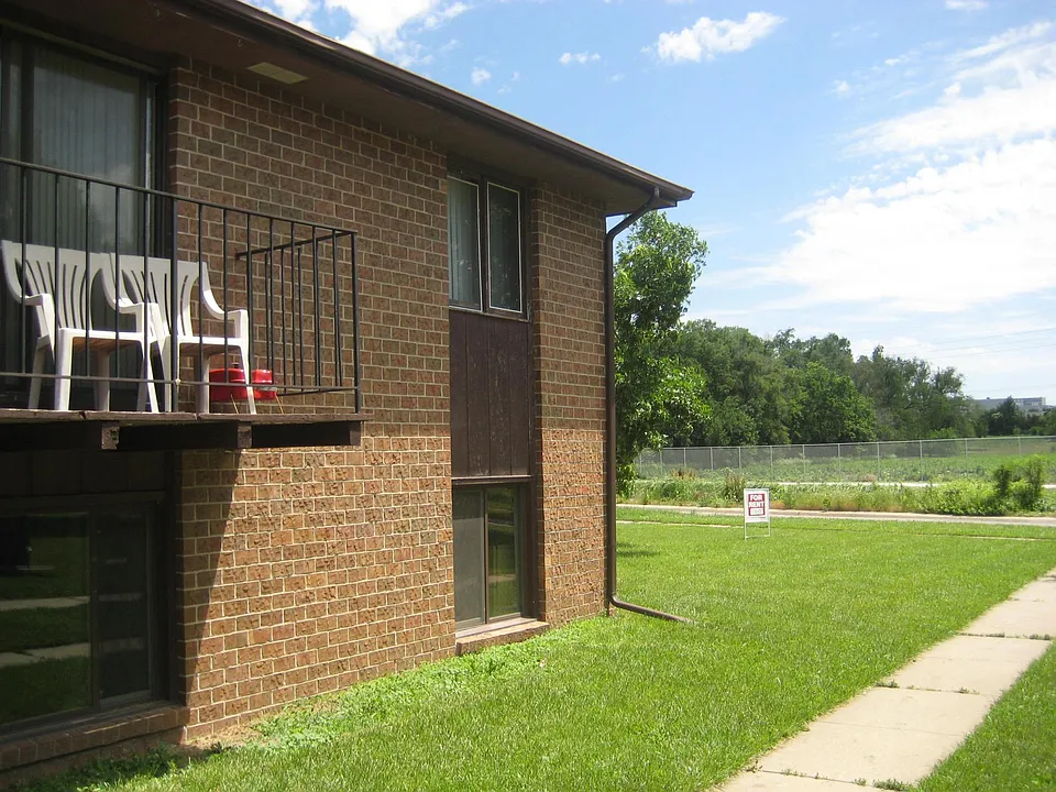 4228 Huntington Ave