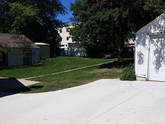2nd image of 10864 W Mount Vernon Ave
