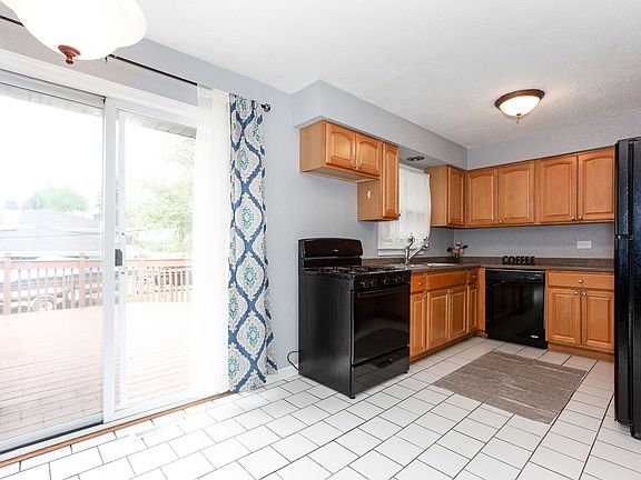 3rd image of 16700 Olcott Ave