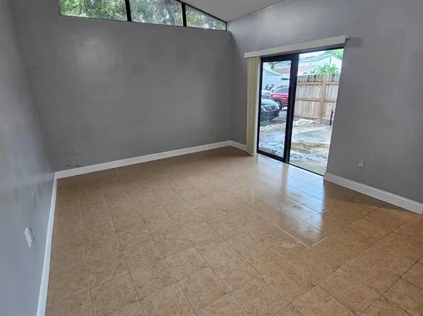 4552 NW 185th St, Miami Gardens, FL 33055