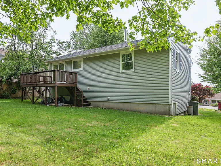 49 Tudor Ln — Photo 17