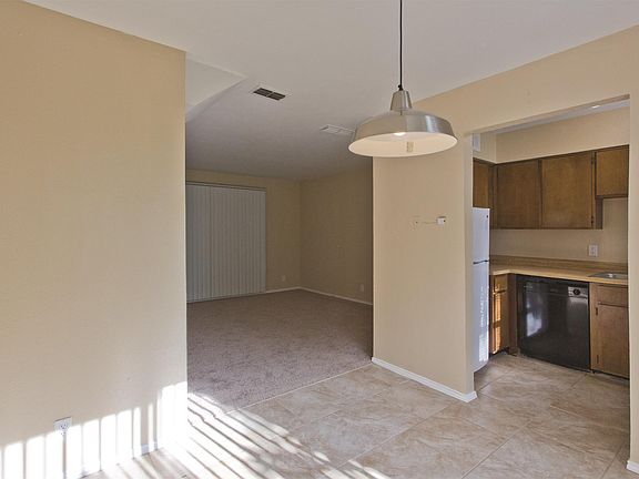 4th image of 326 Peach St APT E