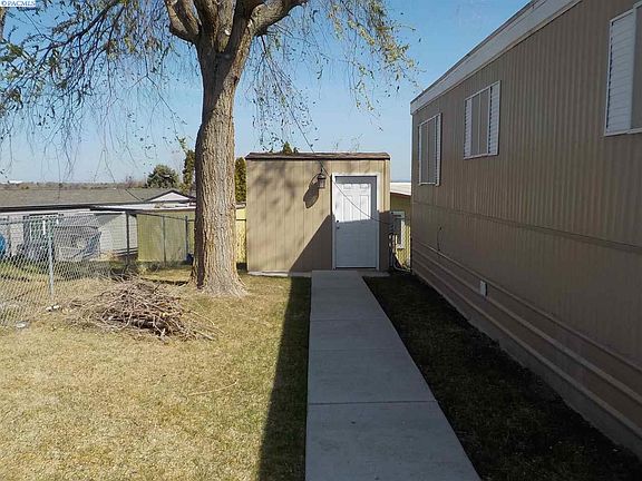 2nd image of 216 Crestwood Dr