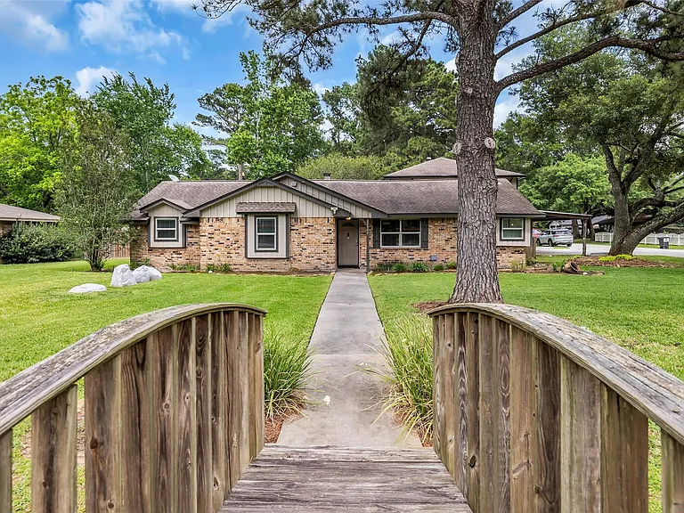 22502 Fields Ln — Photo 1