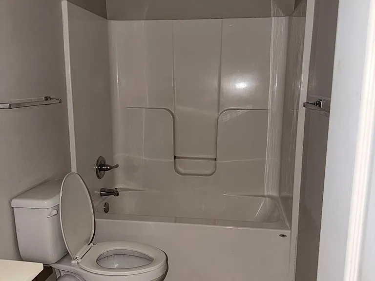 218 Thunderbird Cir — Photo 2