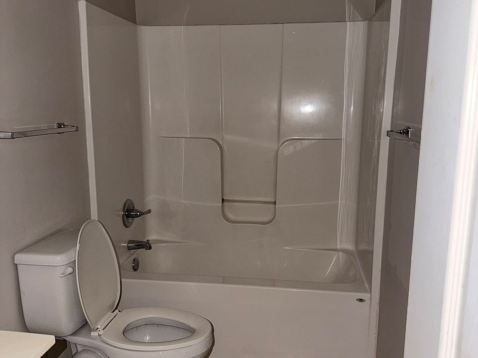 2nd image of 218 Thunderbird Cir