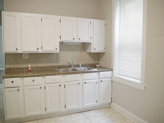 5th image of 2126 N Avers Ave #1