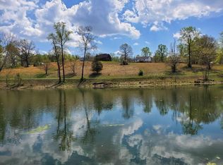 918 Lake Rd, Westmoreland, TN 37186