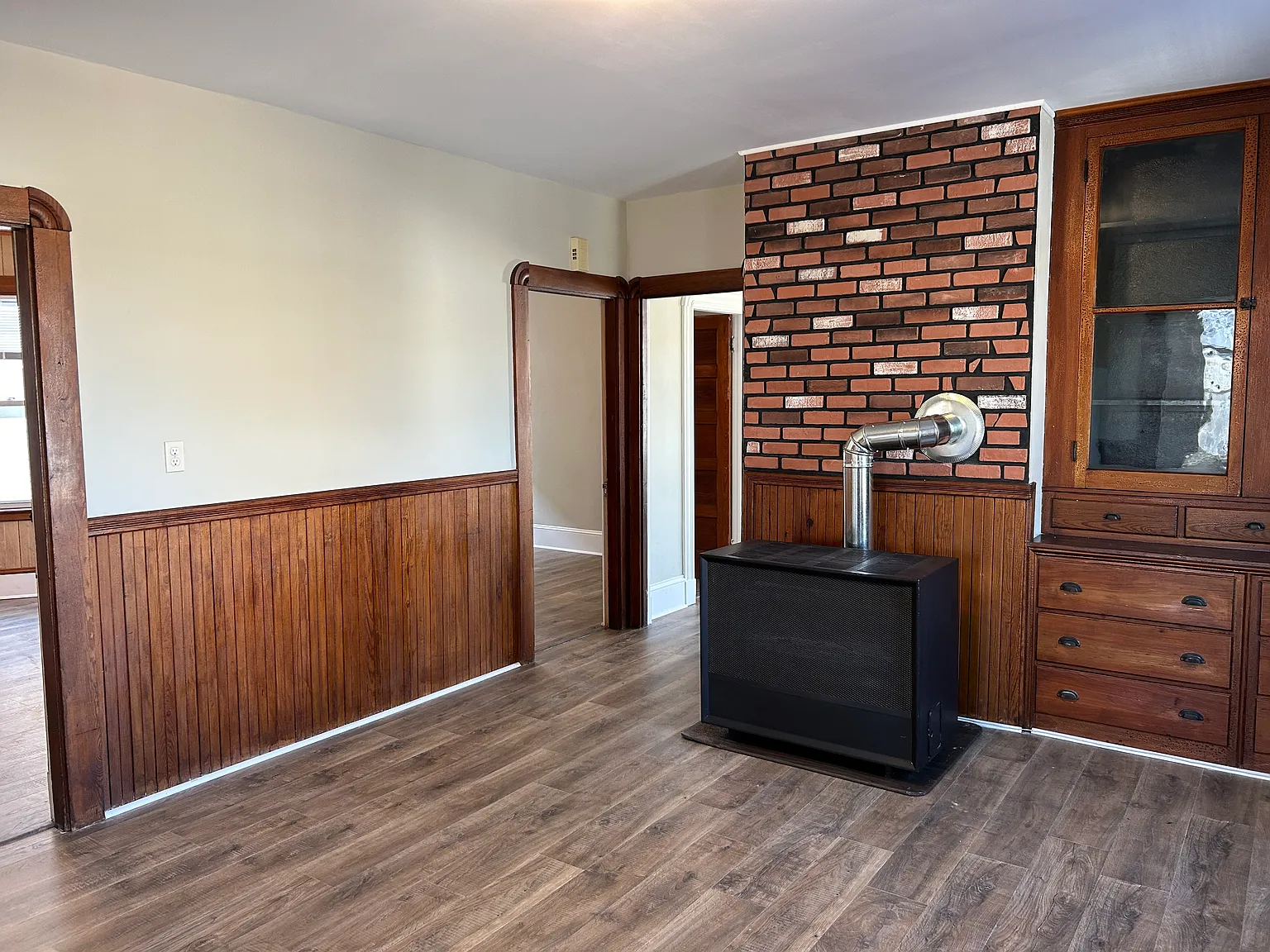 3 bed, 1200 sqft, $2,100 — Photo 2