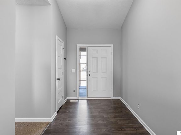 5th image of 20467 East St