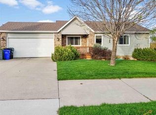 1442 Degeest Dr, Rapid City, SD 57703