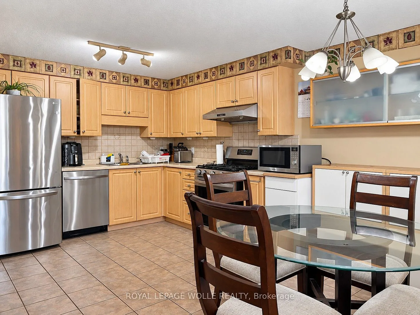 3 bed, $2,450 — Photo 4