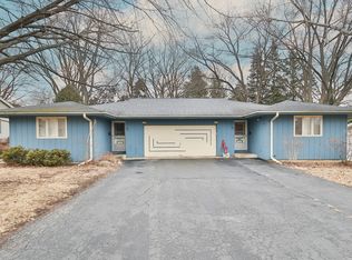 95 Pine Ct #97, Crystal Lake, IL 60014