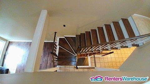 4th image of 207 Riverstone Ct