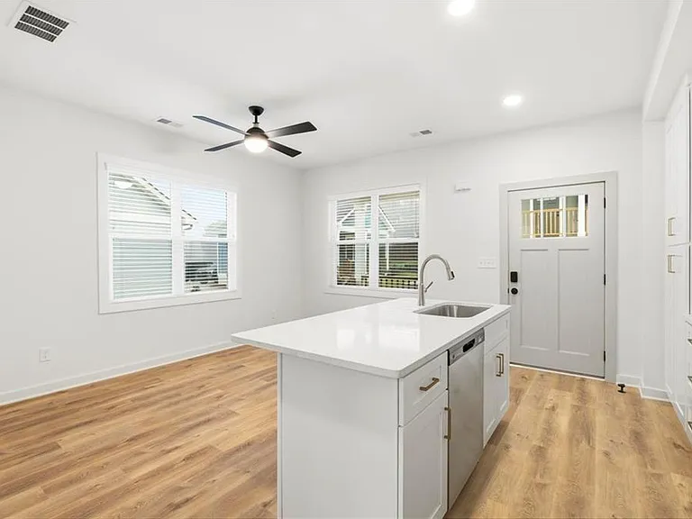 122 Hilltop Dr SW #A — Photo 8